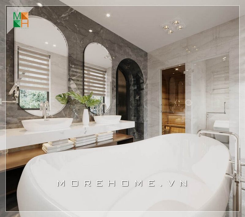 .
Không gian tắm của phòng có sự tương phản giữa đá ốp tường đen vân trắng và lavabo trắng, tạo nên một không gian thư giãn, tinh tế và rất sang trọng.